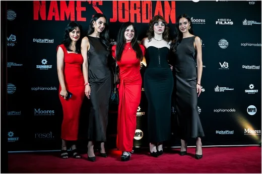 Group portrait on the step-and-repeat